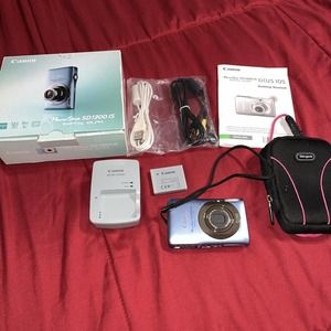 Canon PowerShot SD1300 IS 12.1MP Digital Camera Bundle Excellent Condition